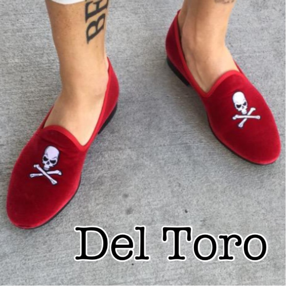Del Toro Red Velvet Embroidered Skull Loafers Size 6